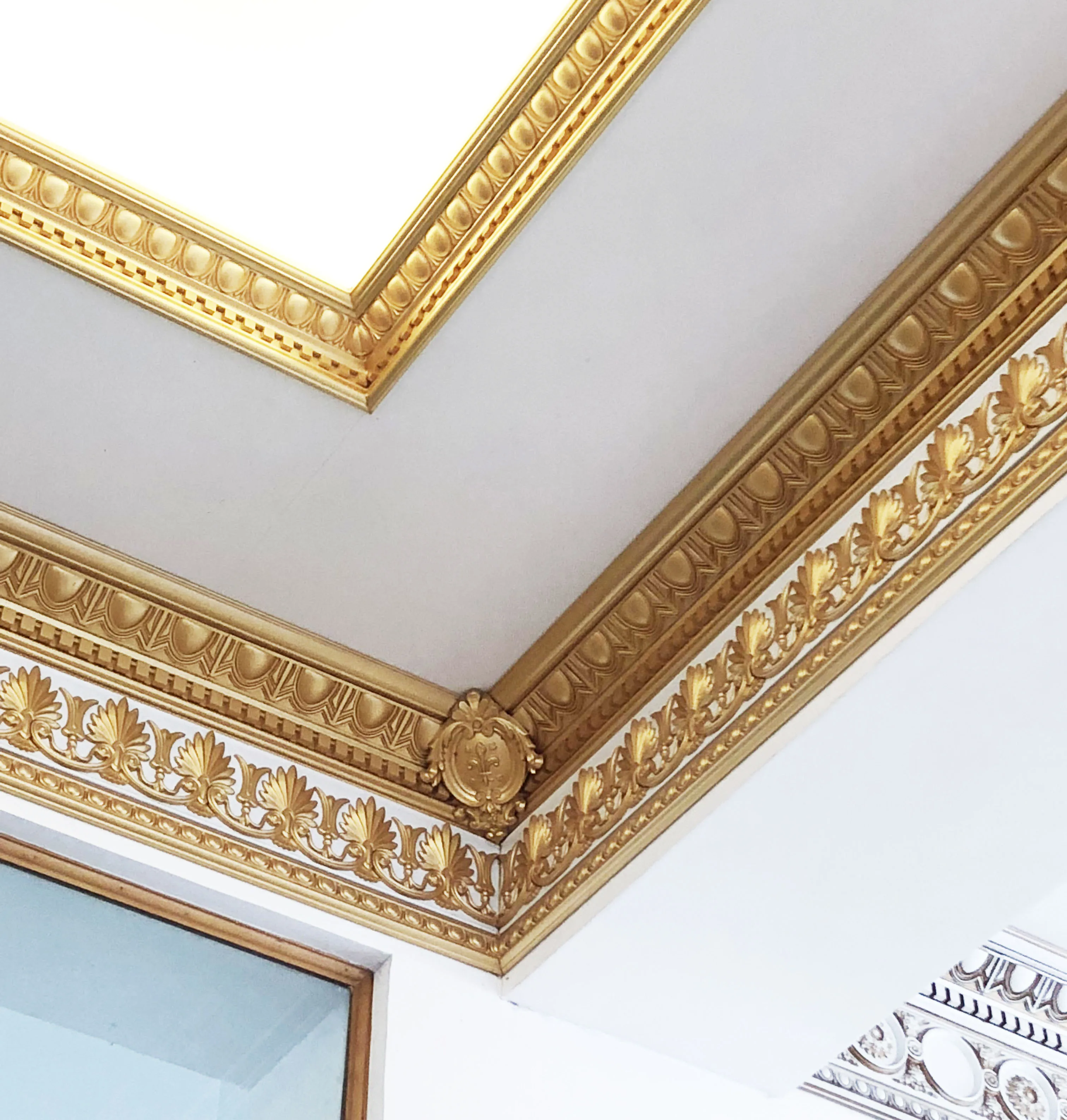 Banruo Polystyrene Decorative Ceiling Cornice Moulding Plastic Wall Skirting for Hotel Decoration Villa