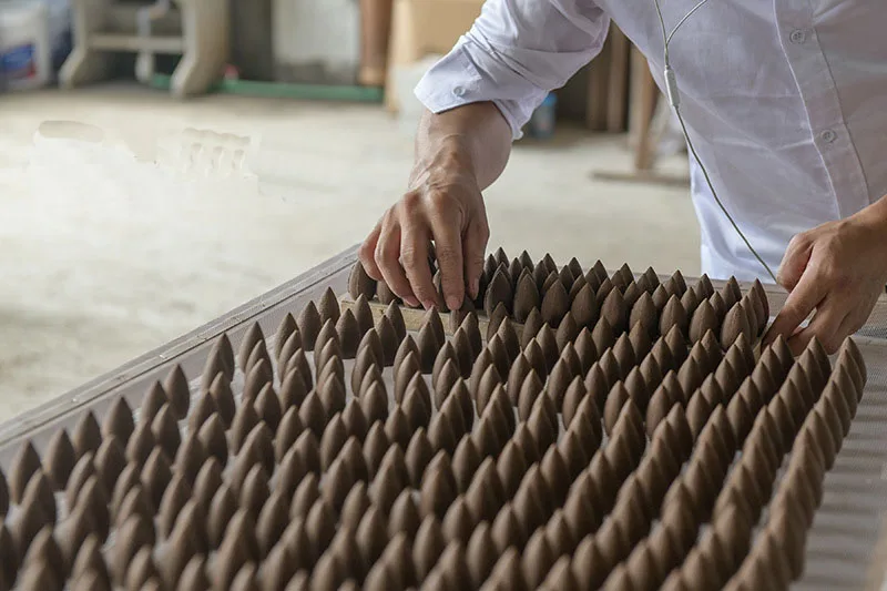 سعر المصنع مخروط على شكل البخور صنع آلة مخروط البخور تشكيل آلة