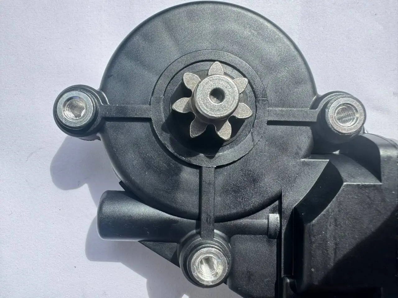 Motore Regolatore Alzacristallo Anteriore Per Isuzu D-Max 2012-2019, RHD 6 Pin, Con Staffa In Acciaio