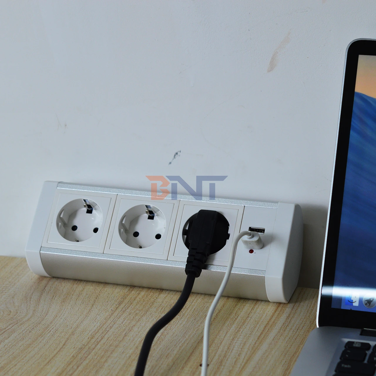 2024 Dual USB Tabletop Socket With Hot Clamp Conference Clamp Table Socket With 3 AC Outlets IP44 Level 5A Rated Current