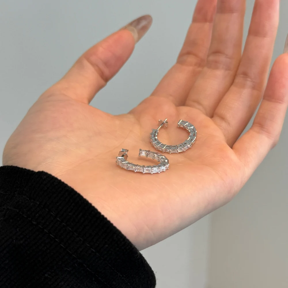 KAKODIY simple design 14K gold cubic zirconia shiny 925 Sterling Silver hoop earrings detail 7