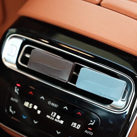 Eco-friendly Material Custom Packaging Long Time Aroma Fragrant Outlet Aroma Blow Car Vent Clip Diffuser