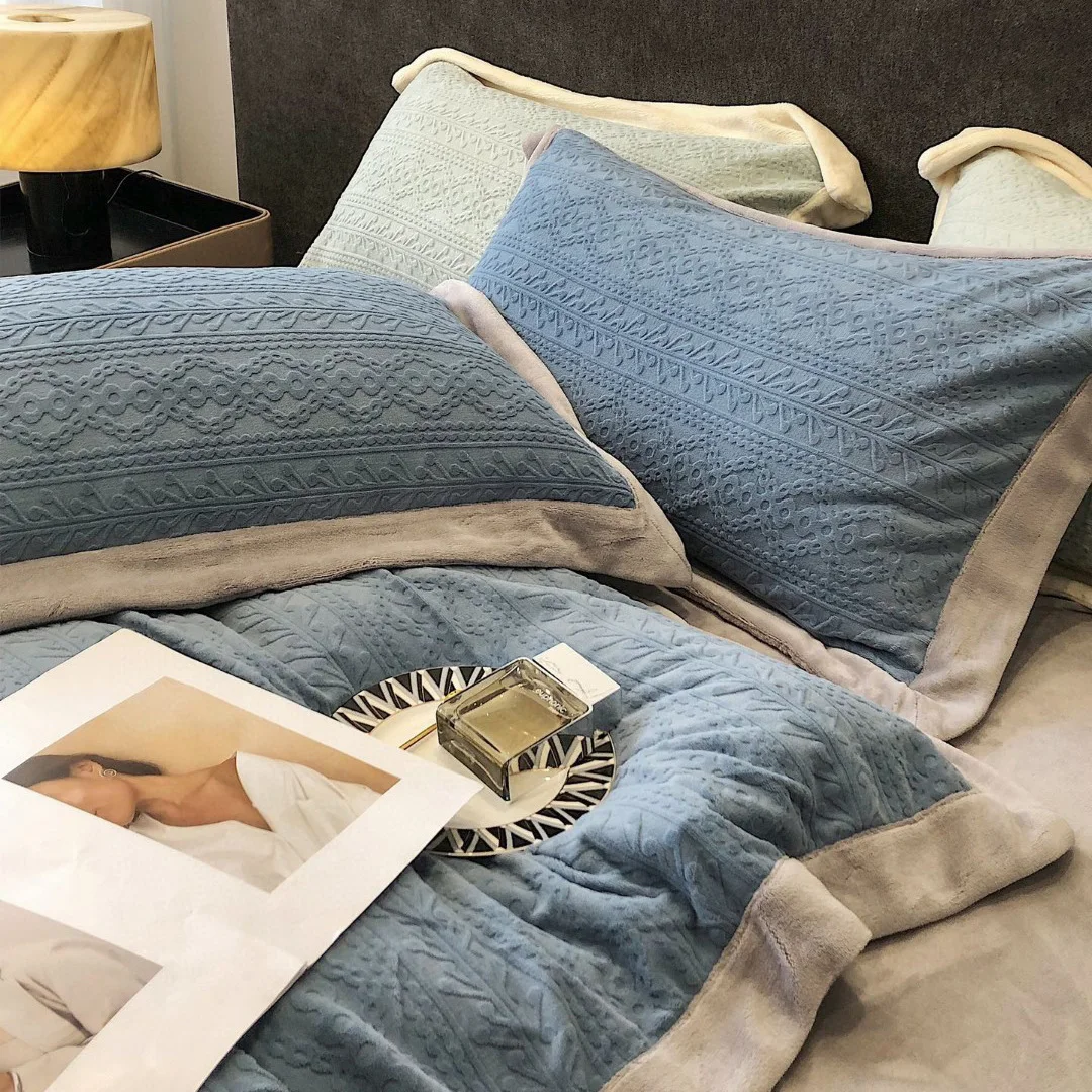 Hot Sale 2023 Velvet Green Warm Flat Sheet Comfortable King Size Duvet