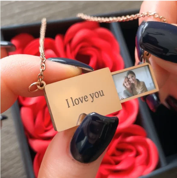 2023 Fashion Creative Memorable Pullout Photo Customized Pendant