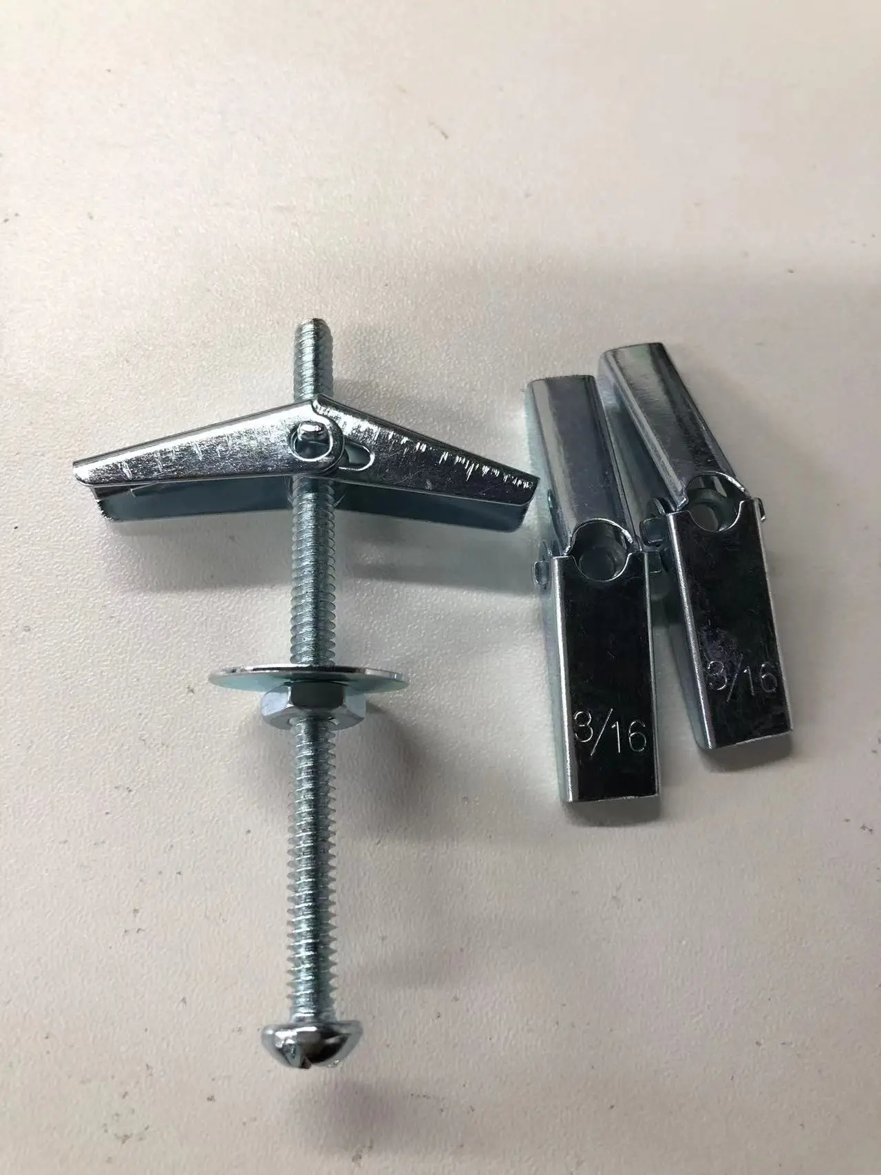 Professional Production Full Size Carbon Steel Spring Toggle Bolt With