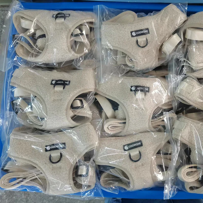 Luxury Vegan Leather Pet Collar Airtag Dog Leash Faux Leather Dog