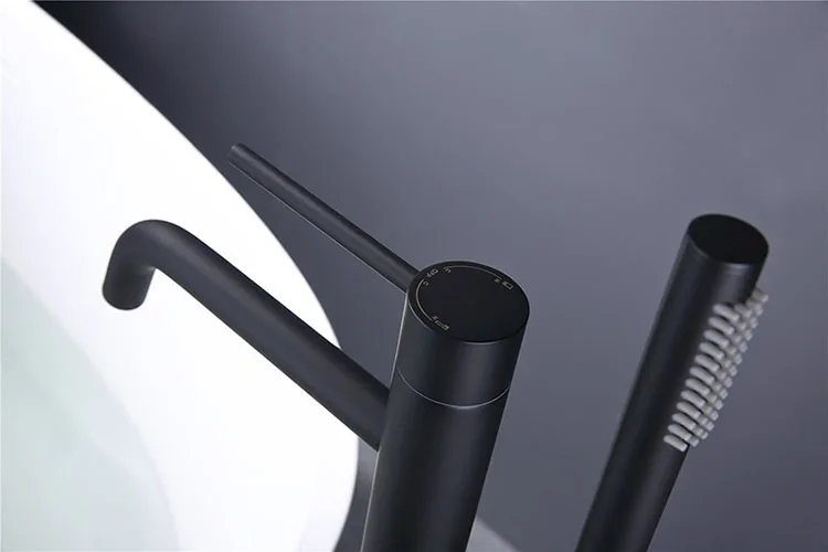 Material de latón de calidad, grifo mezclador de bañera independiente de Color negro cromado montado en el suelo, relleno