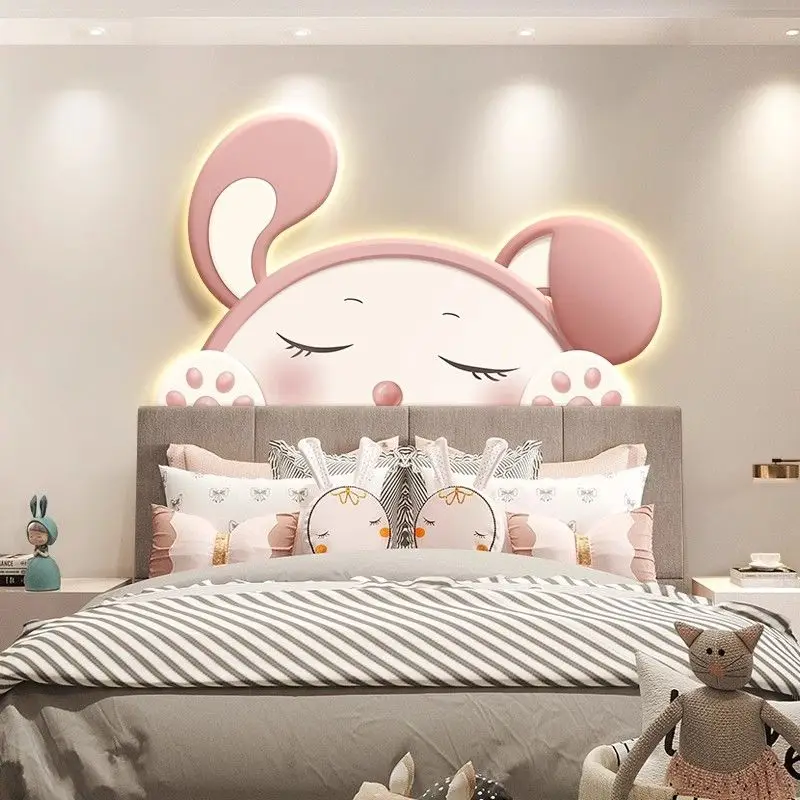 モダンなミニマリストの子供部屋の装飾絵画寝室のベッドサイド