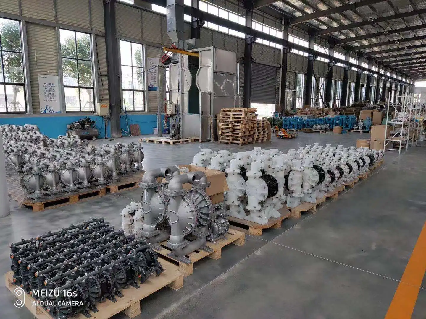 Aluminum Wilden Air-Operated Double diaphragm pump P2 with Buna-N diaphragm and valve balls Wilden pump manufacture