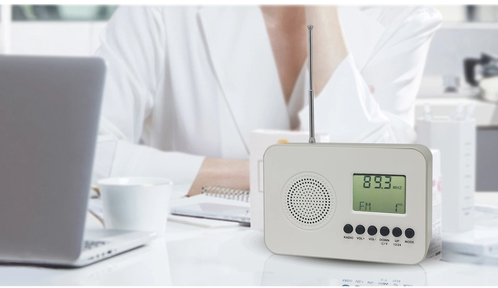 Оптовая продажа, современные прикроватные Цифровые портативные FM-радио часы с дисплеем даты температуры