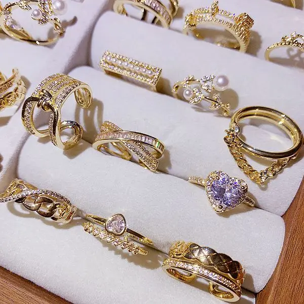 Mixed Design 18k Gold Cubic Zirconia Wedding Rings Oem