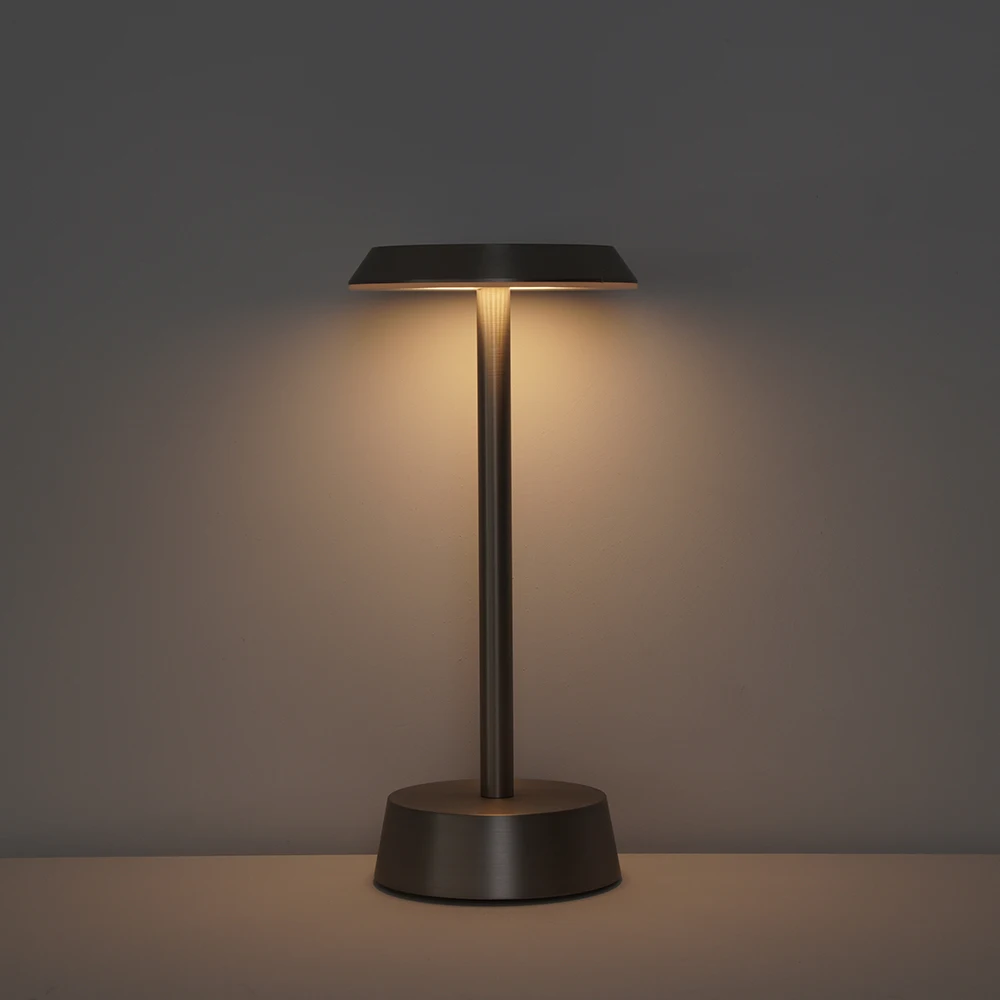 Nordic Cordless Lamp Table Design Hotel Restaurant Metal Rechargeable Led Table Lamp with Charging Base