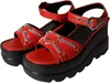 distintivo in metallo con cuore rosso