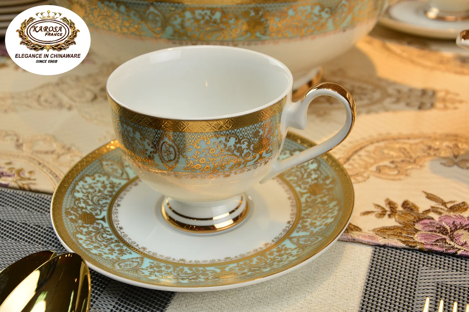 KAROSA High Quality 17pcs Embossed Gold Decorations Tea Set Luxury Style Bone China Tea Cup Set