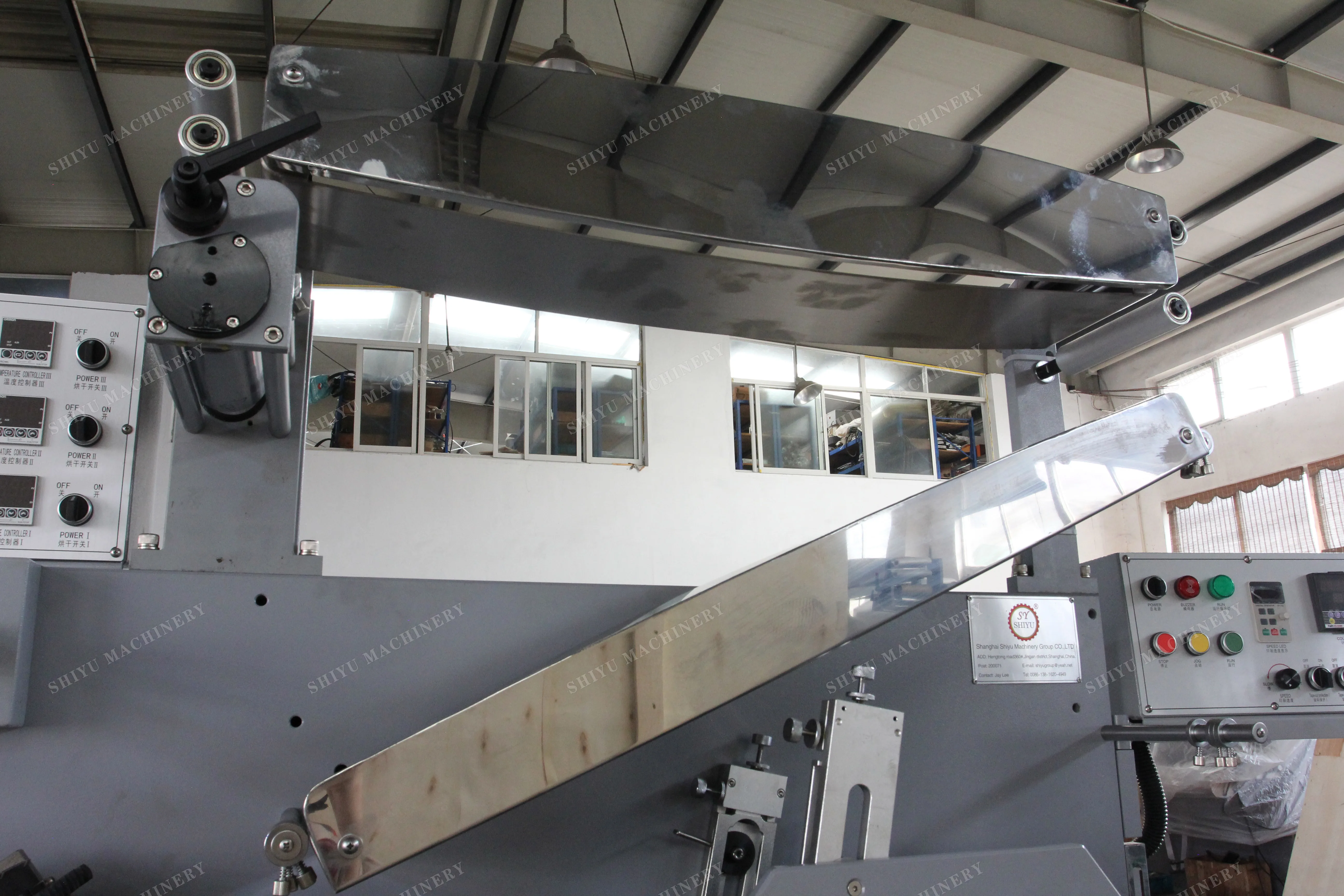 4+2 Colors Roll to Roll Flexo Fabric Garment Satin Ribbon Label Printing Machine for Washing Care Nylon Taffeta Label
