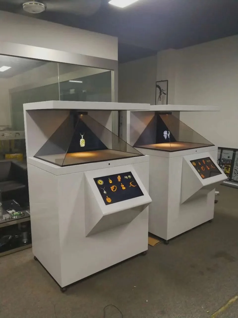 3面ビュー ホログラフィックディスプレイ 3Dピラミッドボックス ホロ