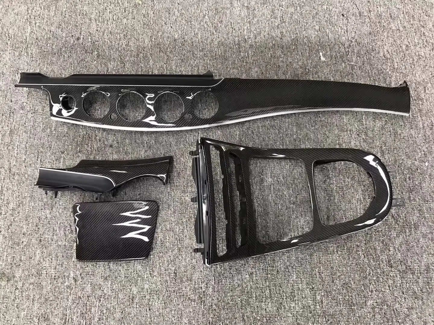 メルセデス・ベンツ W213 W238 C238 Eクラス用カーボンファイバー