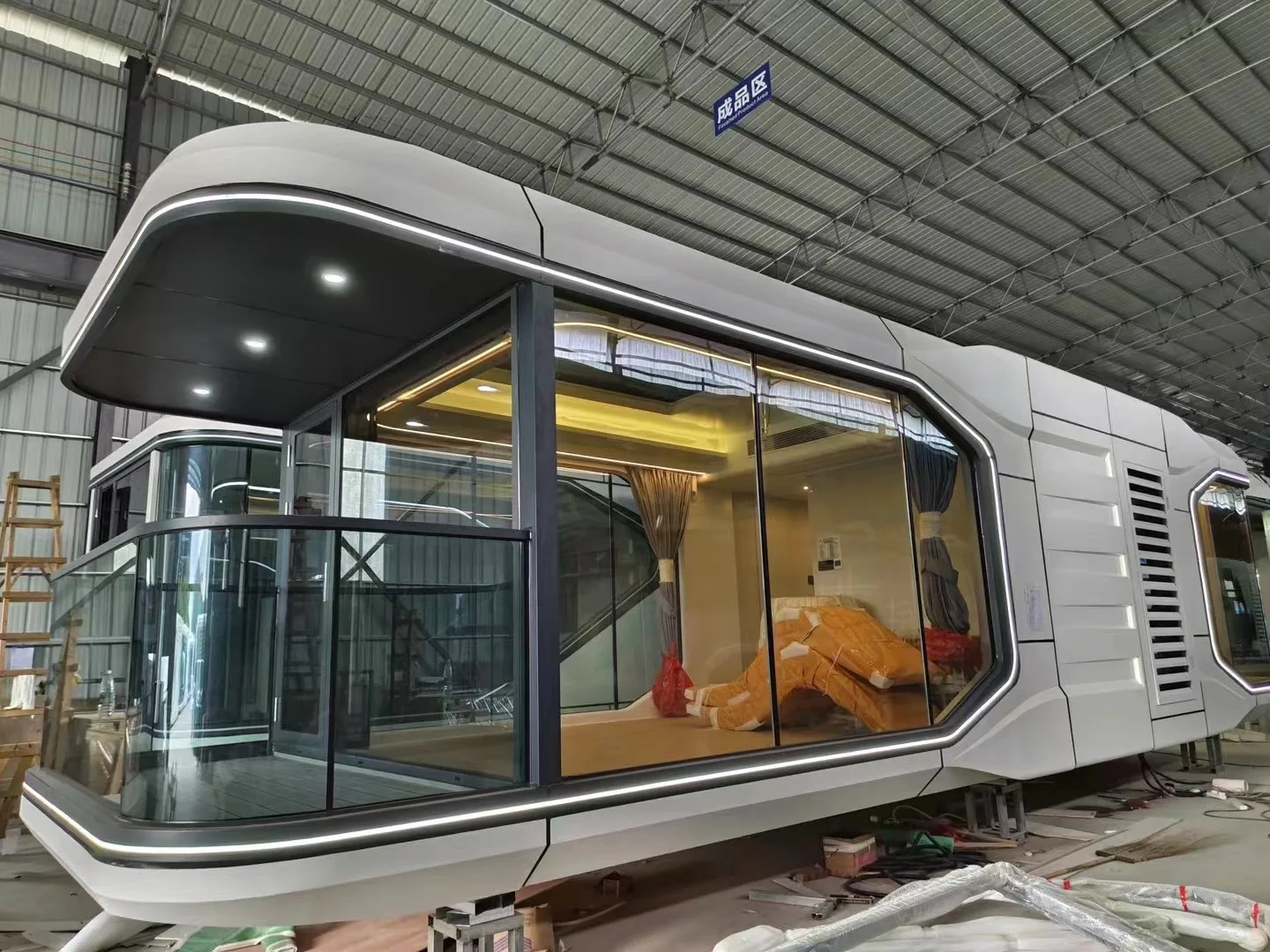 Luxury Space Capsule Cabin House Luxury Space Capsule Cabin House
