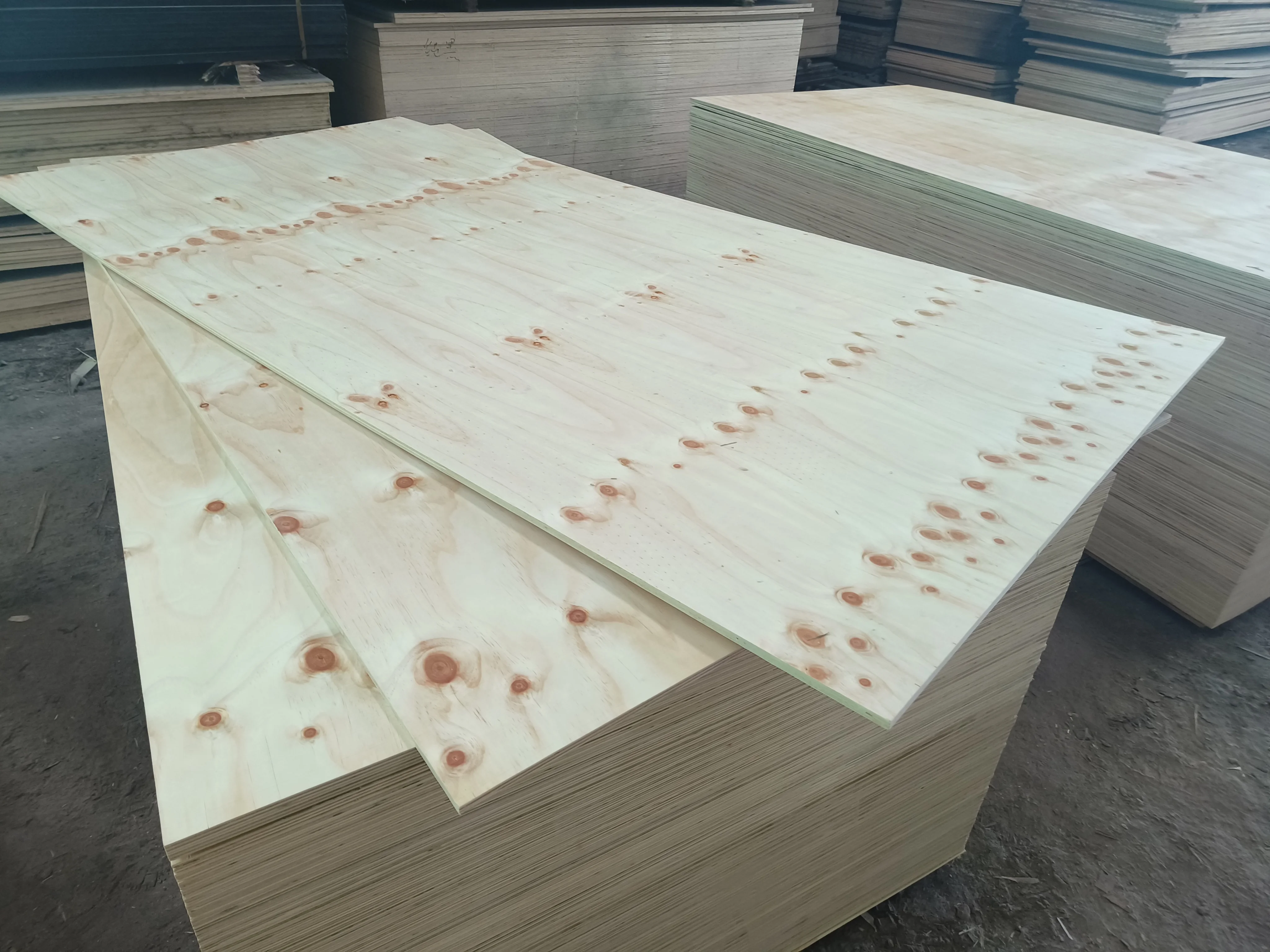 18mm 3/4 Pine Plywood Sheet For Roofing Structural & Outdoor Wall