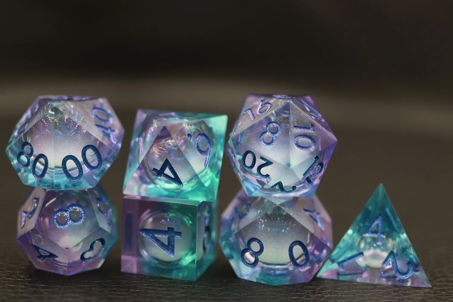 7pcs Polyhedral Glitter Resin RPG Dice Dungeons and Dragons Sharp Edge Liquid Core for D&D Players supplier