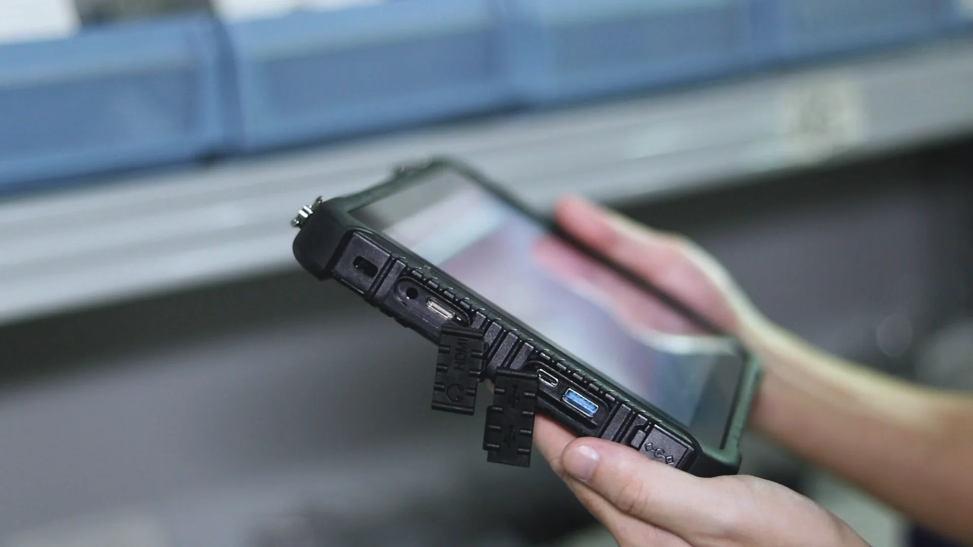 Rugged Tablet For Windows 10 Vehicle Mounted 700nit Sunlight View