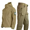 Costume kaki