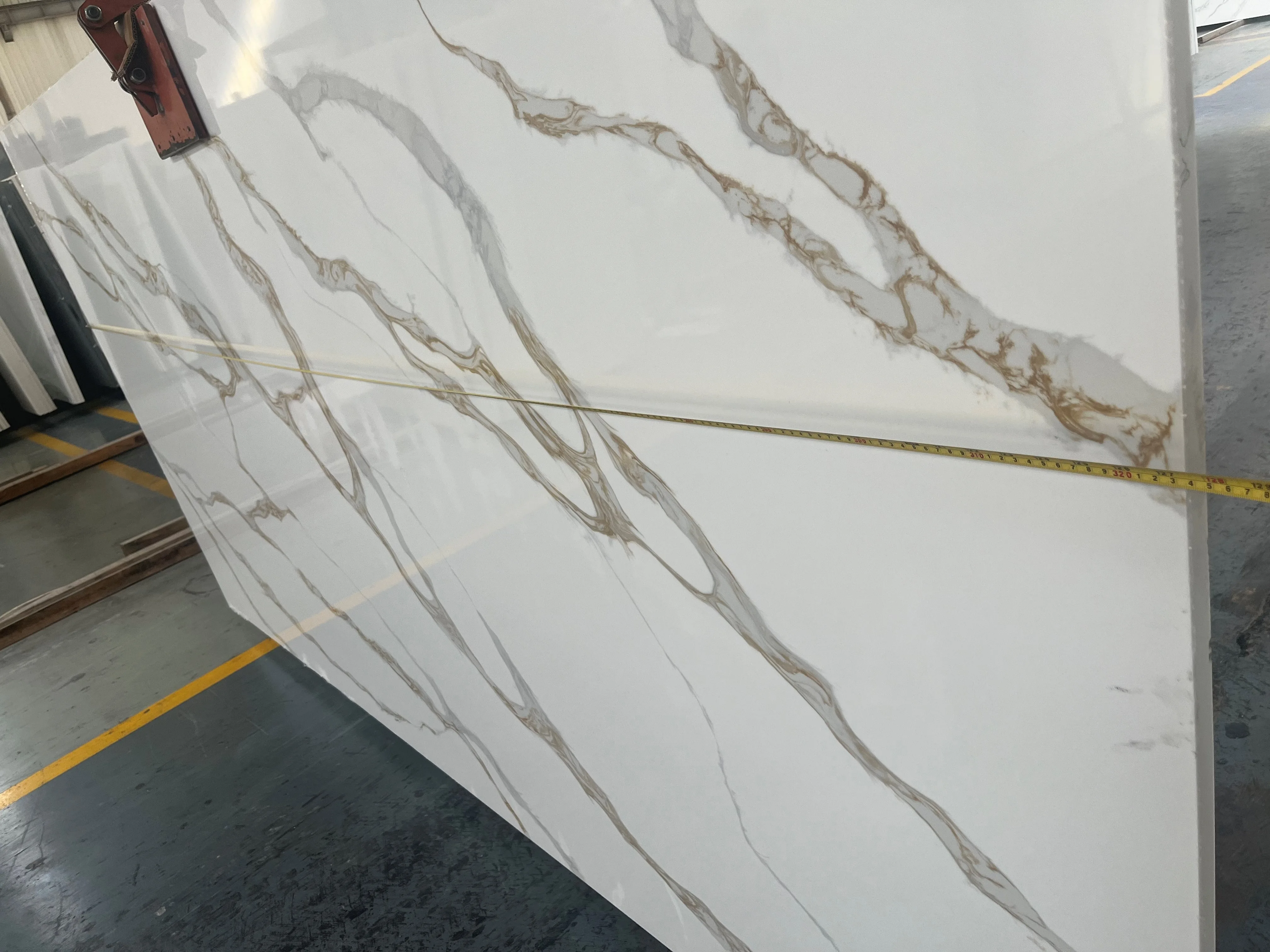 Factory Delivery Calacatta Gold Quartz Stone Slab Calacatta Gold Kitchen Countertop