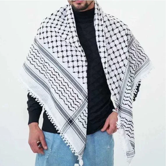 Kiyimdagi kokrakli ayollarning fotosuratlari Yoqolgan kameradan yalangoch fotosuratlar