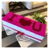 Caja rectangular de 140 rosas.