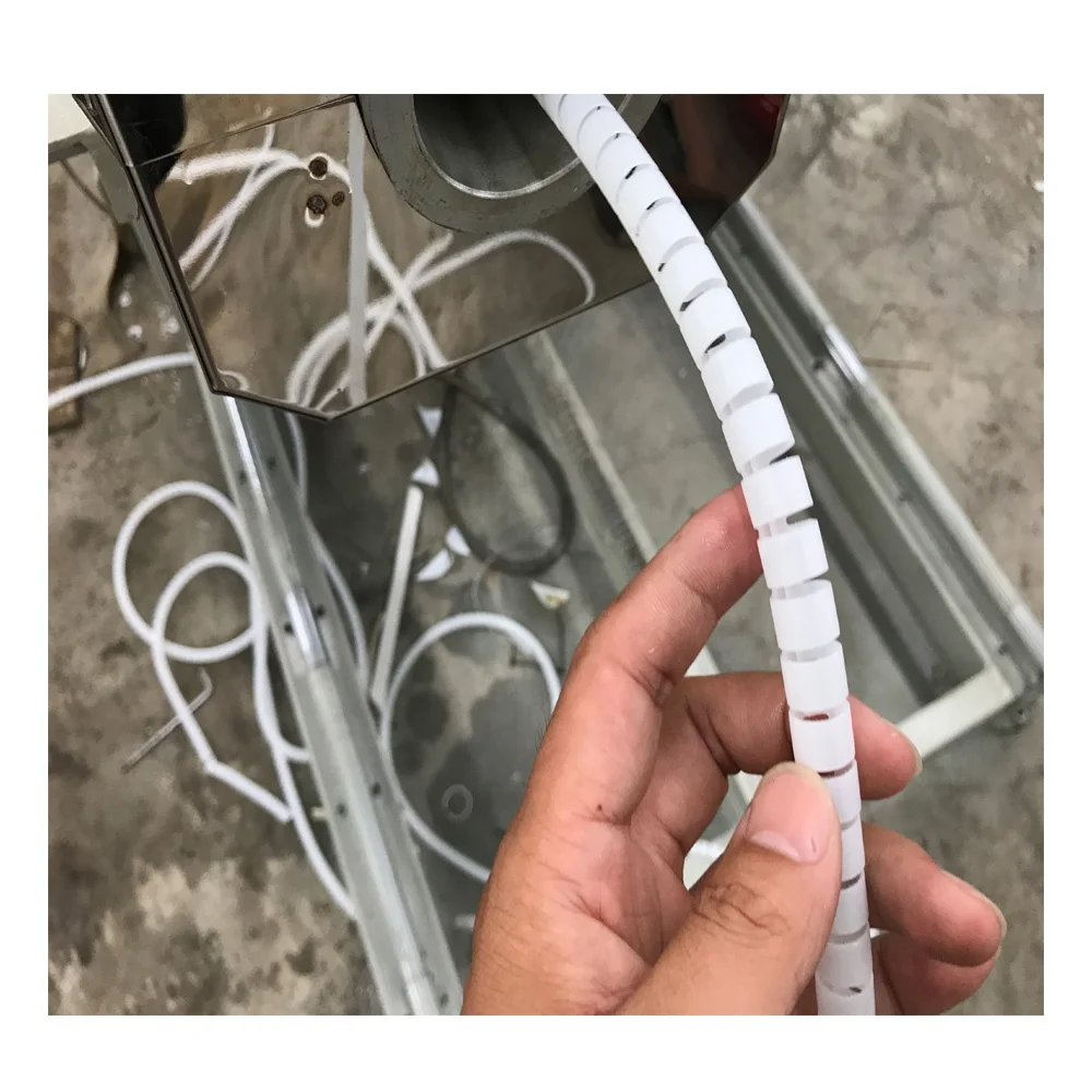 Tuyau De Cordon D'enveloppe De Fil De Câble En Spirale Faisant La Machine Pour Le Tuyau De Manchon D'organisateur De Fil électrique D'ordinateur