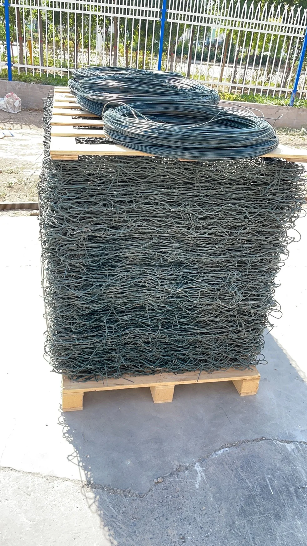 Gabion Cages Metal Wire Mesh Box Hexagonal Net 2x1x1 Gabion Basket ...