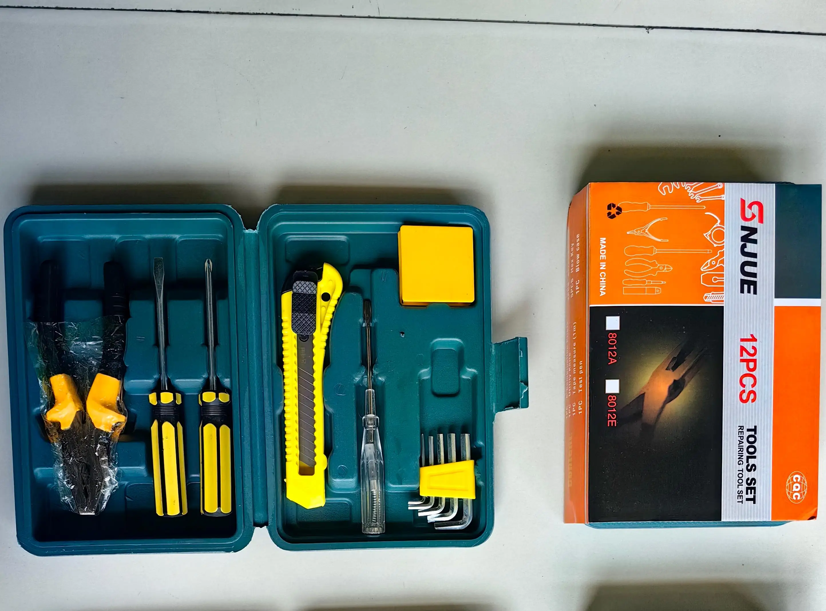 Portable 12-Piece Household Tool Set Small Portable Car Emergency Toolbox with Hard Case OEM Customizable