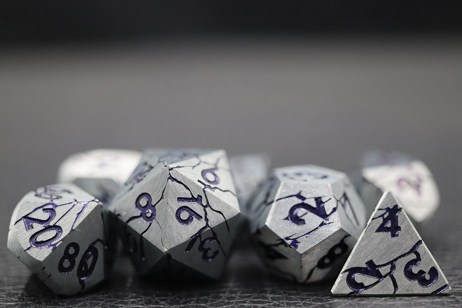 7pcs Dungeons and Dragons DND Dice Set Zinc Alloy Crack Style Dice for Pole Playing Games manufacture