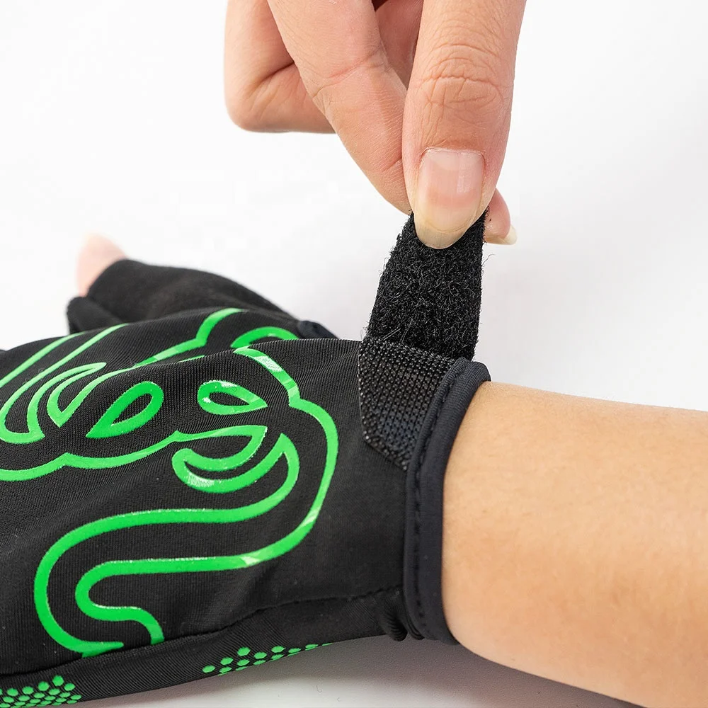 Best Selling Lightweight Compression Computer Game Gamer Gloves Wholesale Anti Slip Gaming Gloves for PC PS4 Xbox