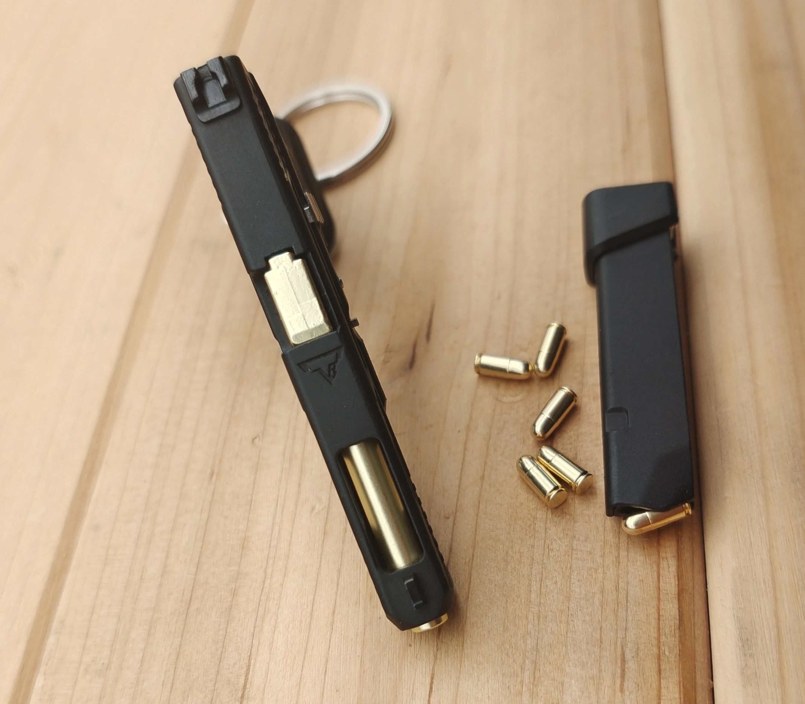 あなだらけの銃弾 TIKTOKメタル1:3ピストル合金エンパイアタランTACTICAL Jw4