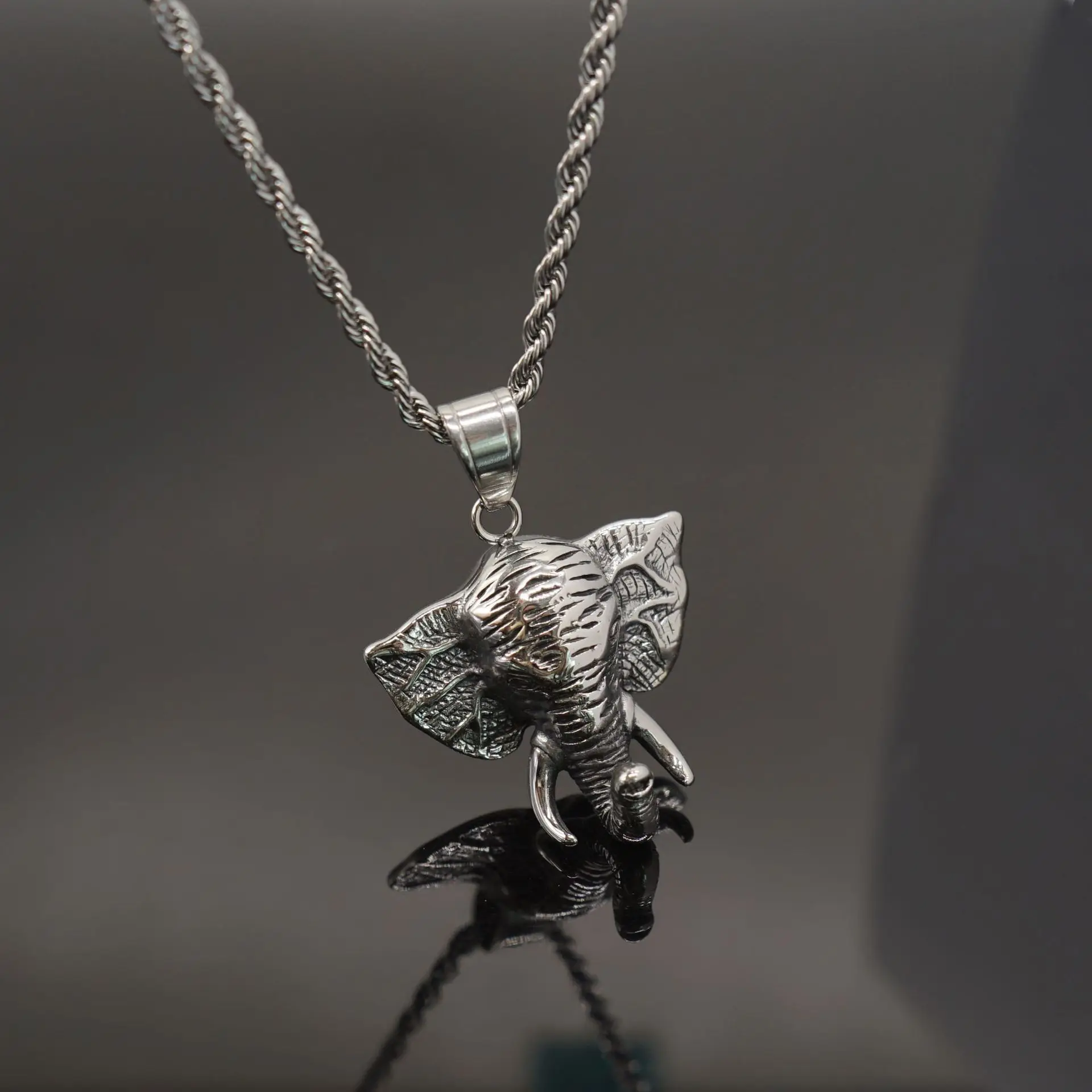 Collana con ciondolo a forma di elefante in argento sterling fatto a mano per uomo - Italia