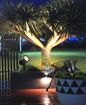 ガーデンLEDスパイクライト芝生ランプ景観装飾スポットライト防水IP65屋外スポットライトガーデン用LEDライト LED氷柱仙子ランプ、6メートル40 LED電池駆動のプラスチック氷柱仙子照明カーテン、ガーデン芝生結婚式リゾートインテリアに適して