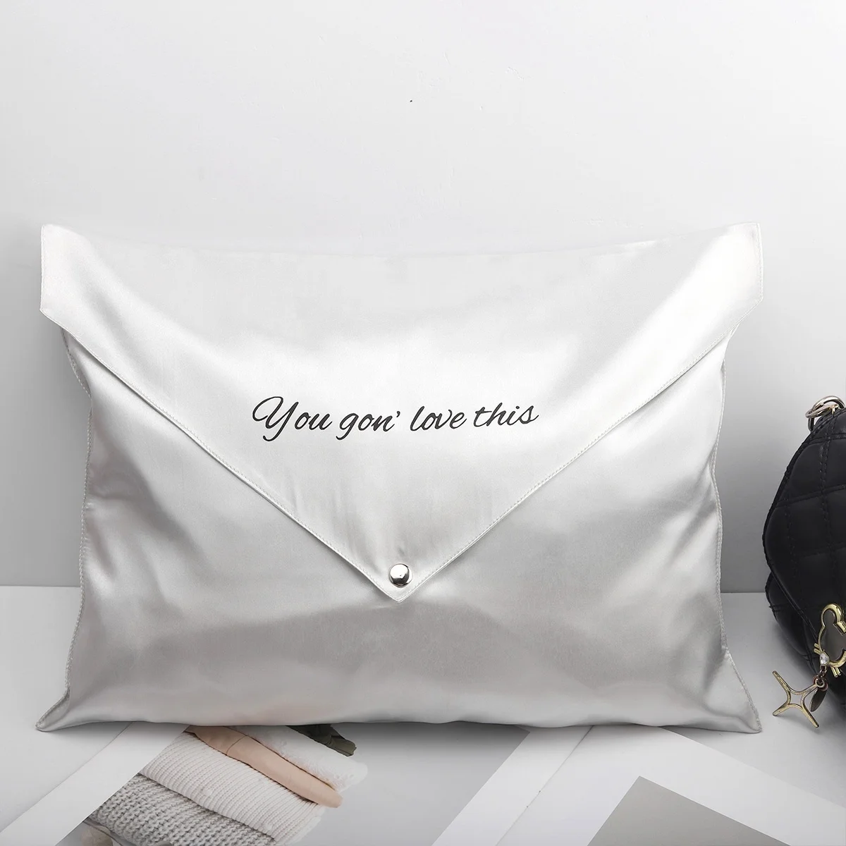 Luxury Foldable Cosmetic Envelope Satin Bags Custom Logo Travel Storage Clothes Hair Packaging Dust Bag detail