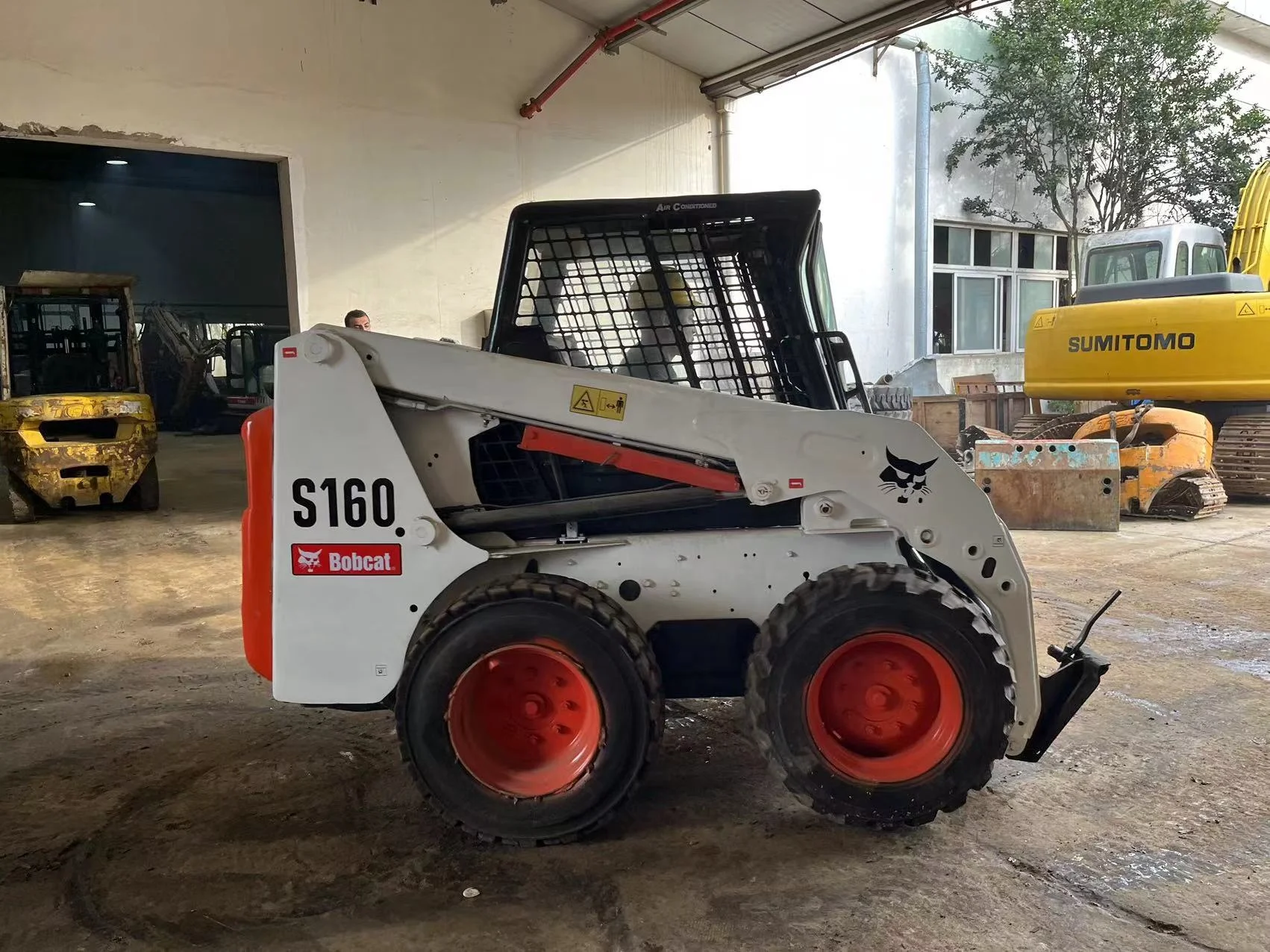 Mini Used Loaders Used Powerful Performance Bobcat S160 S175 S185 S300 Small Skid Steer Loader With Shovel Bucket