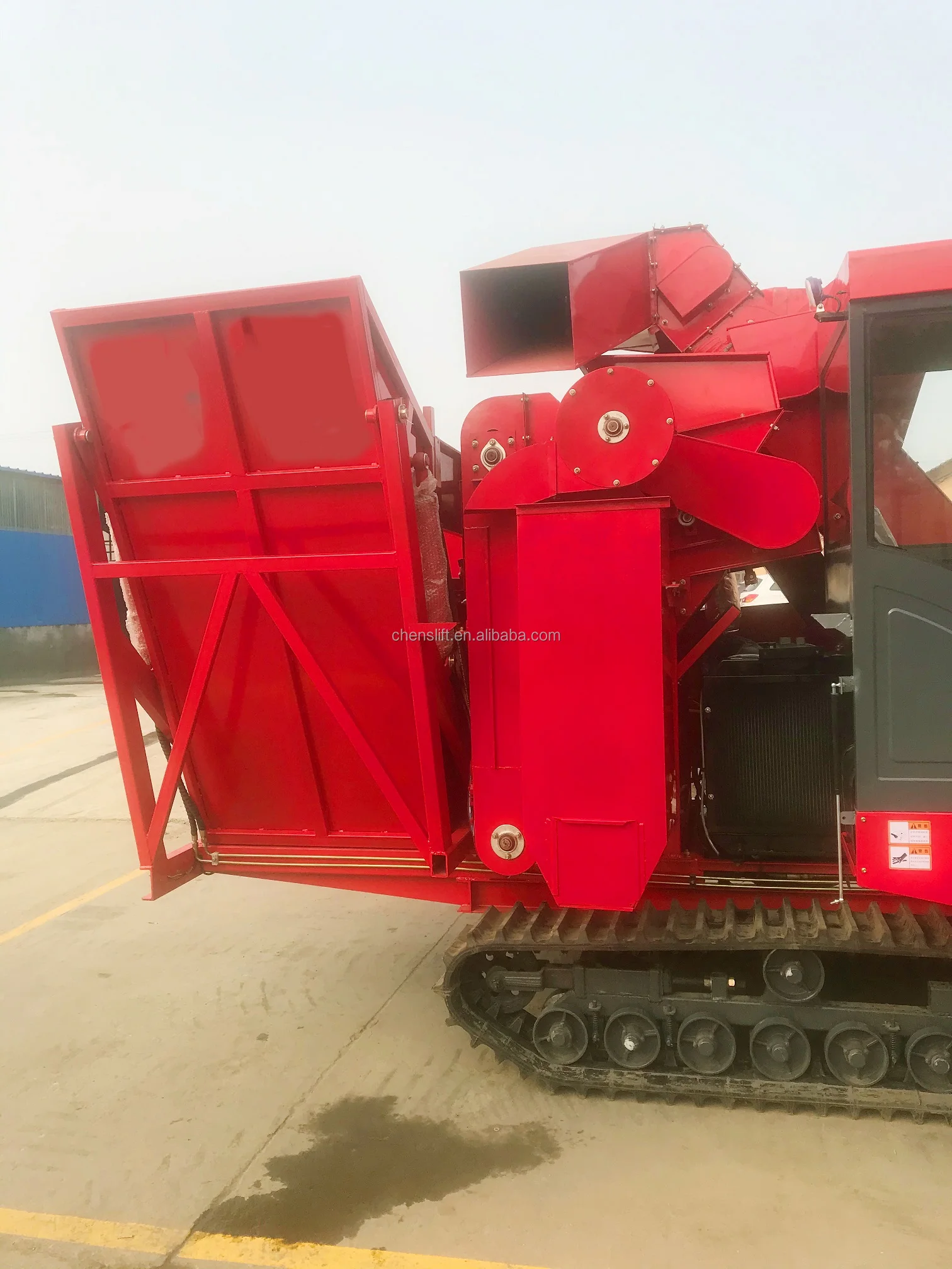 Fresh Sweet Corn Cob Combine Harvester Crawler Corn Pasture Forage