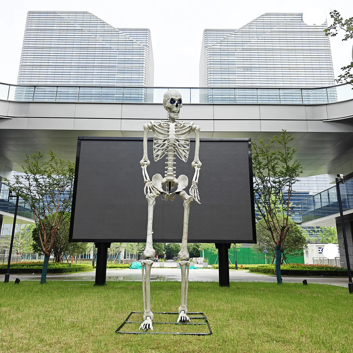 10フィートの巨大なお化け屋敷アニメーション人間の鮮やかな高