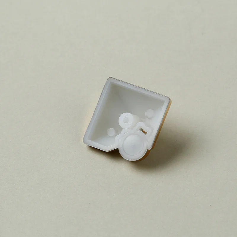 Металлические заклепки в стиле панк-рок