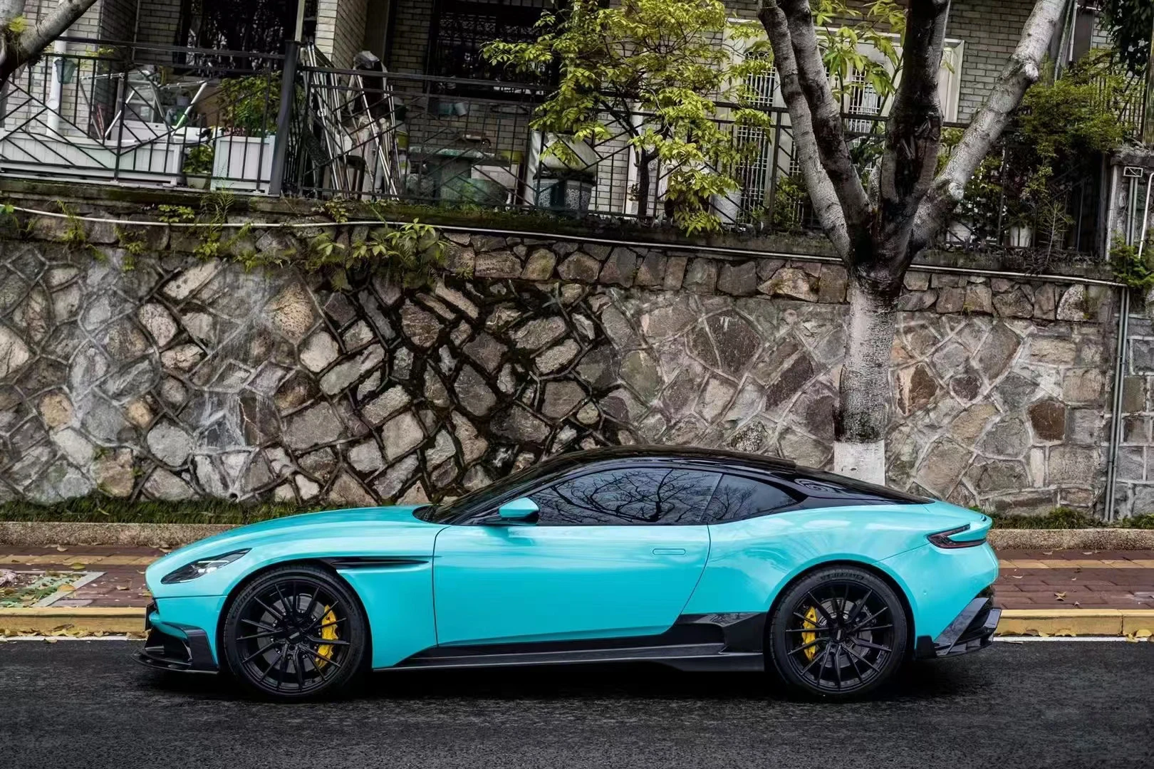 Paktechz パクテクツ アストンマーティン DB11 フロントスプリッター　カーボン　フロント　スプリッター　トリム　ダクト Aston Martin DB11 Paktechz Carbon Fiber Rear Spoiler