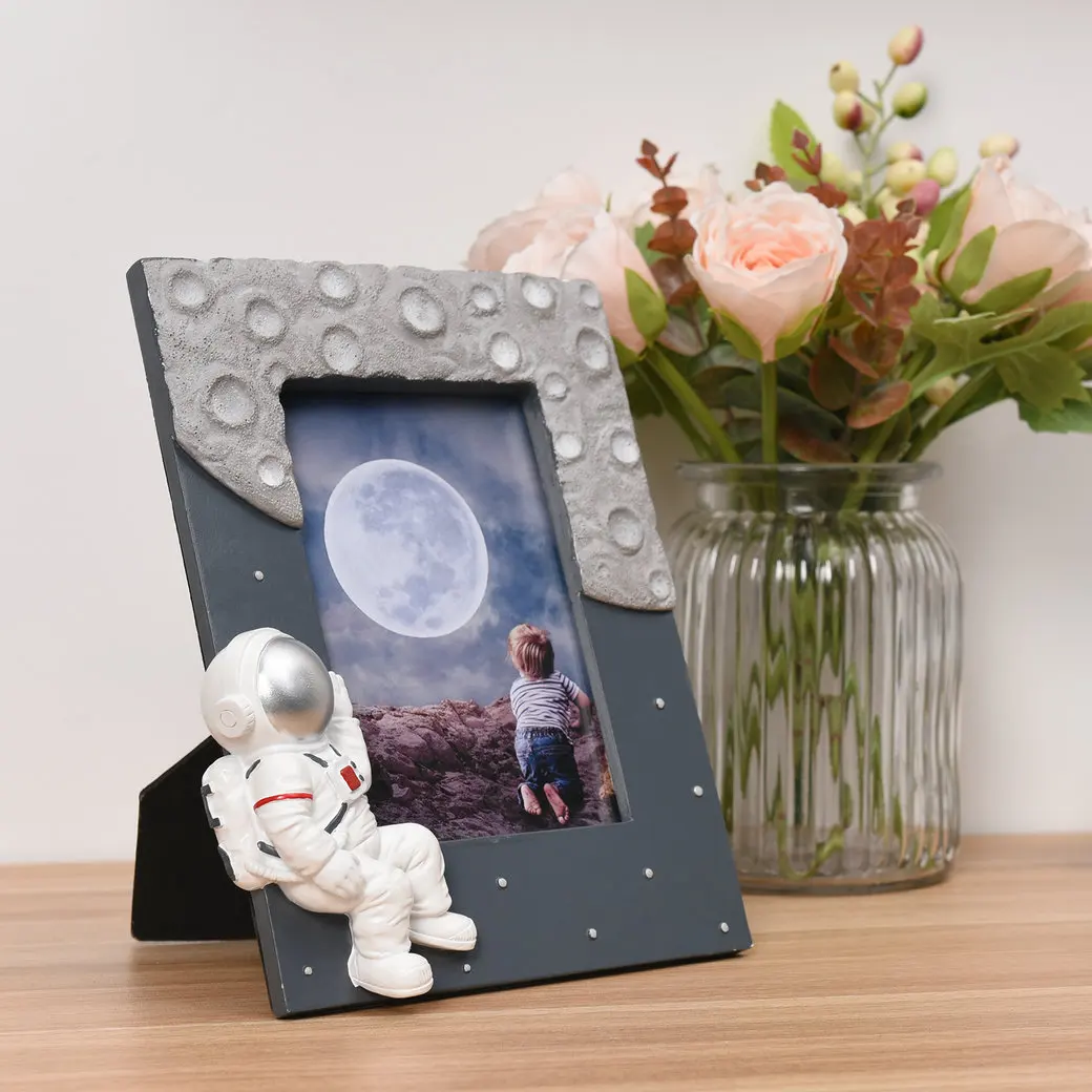 6Inch Space Astronaut Series Resin Photo Frame Setting Table European Retro Pict 6Inch Space Astronaut Series Resin Photo Frame Setting Table European Retro Pict