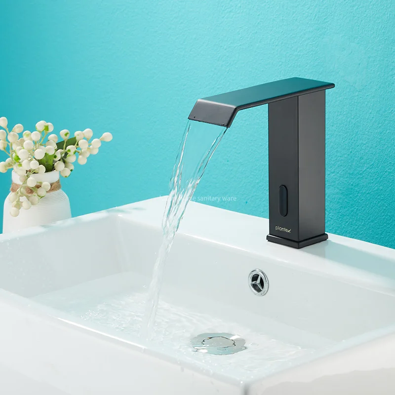 Hot-selling Modern Luxury Single Lever Nozzle Faucet Induction Quartet Short-black Non-touch Induction Faucet