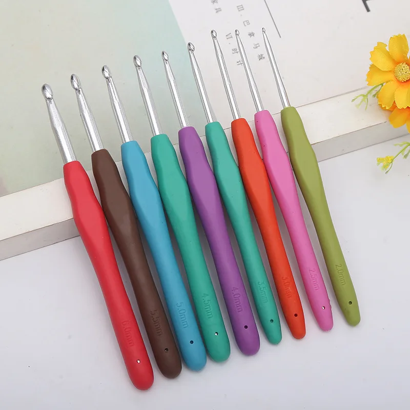 9pcs Set of PVC Packaging TPR Soft Handle Aluminum Crochet Hook Simple Style Portable for Crocheting and Hand Knitting