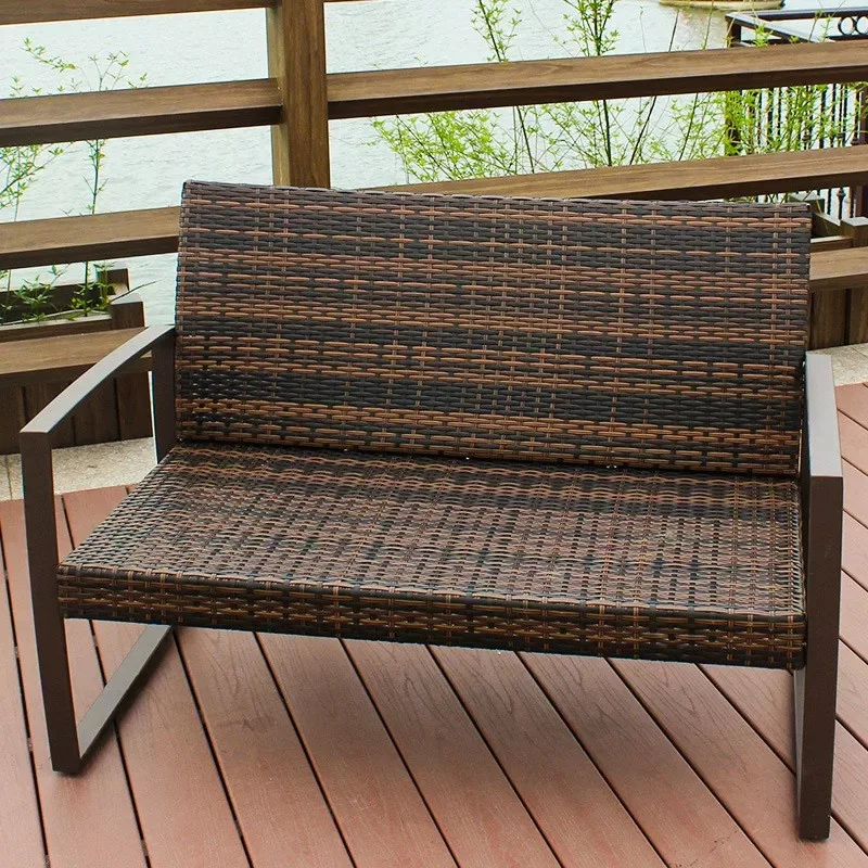 Садовая мебель из ротанга для современного внутреннего двора: стол стулья и диван