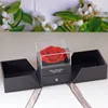 Negro doble caja abierta flor roja