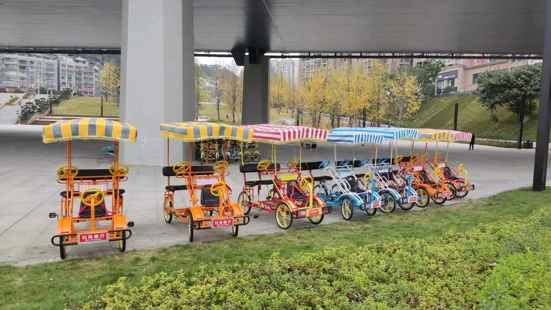 All Kinds of Color Sightseeing 4 Wheel Bike Pure Electric Assisted 4 Persons  6 Seats  Family Style SURREY BIKE