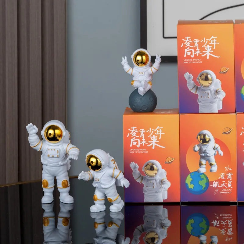 Новый гальванический орнамент астронавта с красочной коробкой маленький оптовая продажа фабрики